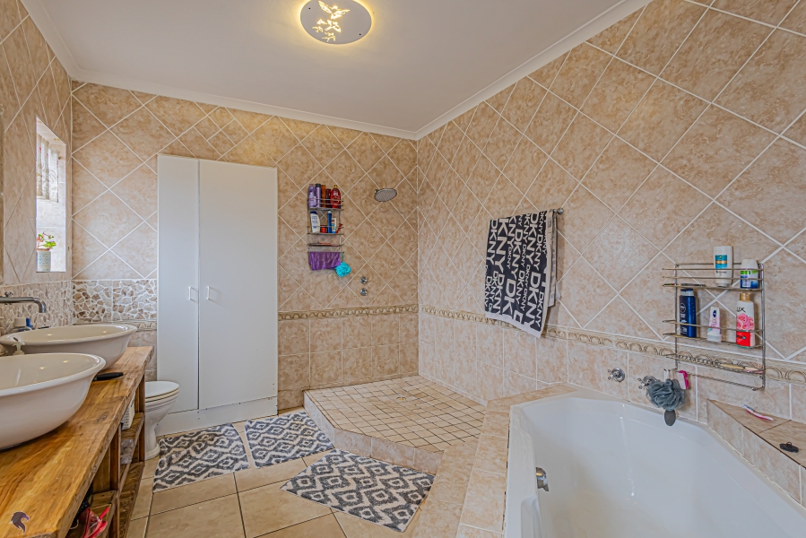 4 Bedroom Property for Sale in Myburgh Park Western Cape